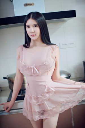 女仆扒开双腿让主人调教游戏
